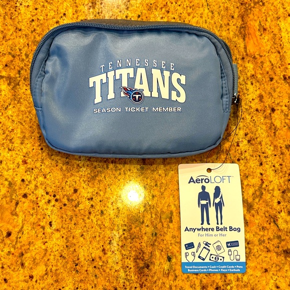 NWT 🏈 AEROLOFT TITANS LOGO ANYWHERE UNISEX BELT BAG WITH ADJUSTABLE STRAP - Picture 1 of 7